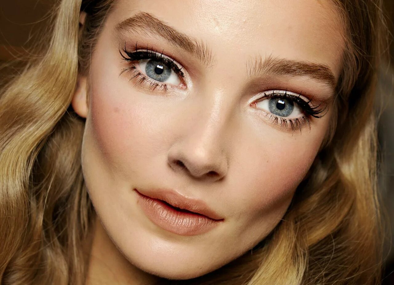 Большие миндалевидные глаза. Большие глаза у женщин. Выразительные глаза. Большие глаза у женщин. Повседневный макияж для подростка.