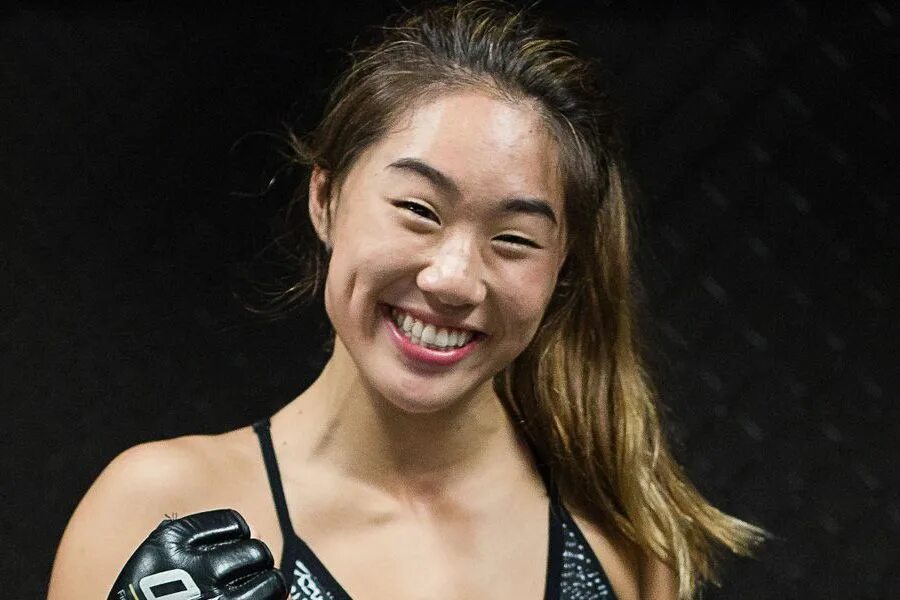 Angela lee. Чемпионка мма. Xiong jing nan vs angela lee. Angela lee mma. Анджела ли мма.