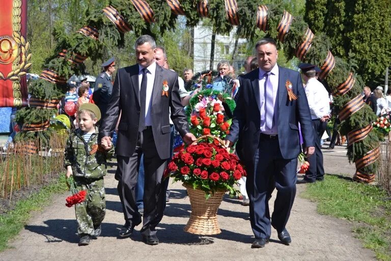 Сайт мо щекинский. Сайт МО тепло-Огаревский район. Теплое тепло-Огаревский район. Парк тепло Огаревский район. Аллея героев тепло-Огаревский район.