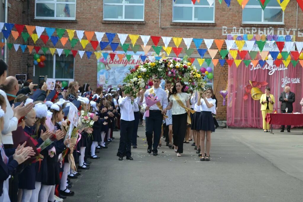 багаевская средняя школа 1. багаевская сайт. последний звонок в начальной школе. школа 1 ст багаевская. фото учителей 1 школы станица багаевская.