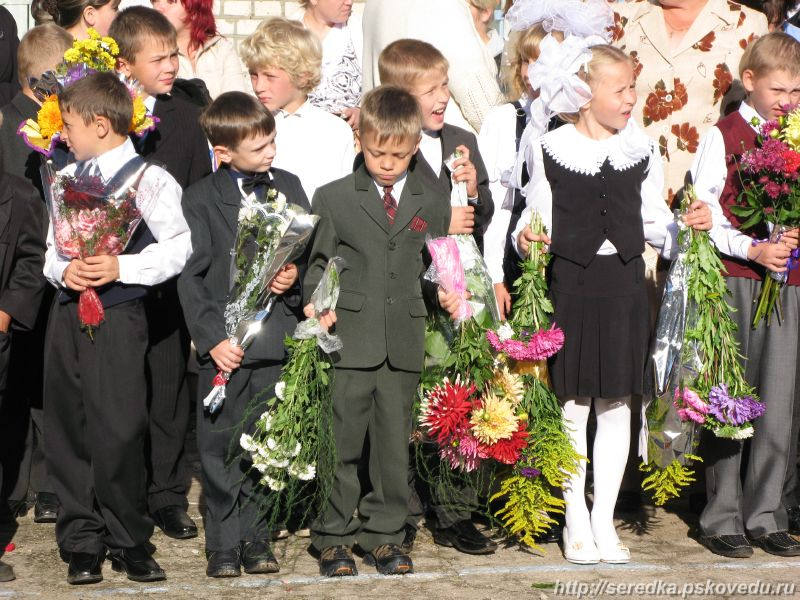 1 сентября 2009 года. серёдкинская средняя общеобразовательная школа псковского района. игорь дылев апатиты. 9 сентября 2009 год. середкинская школа.