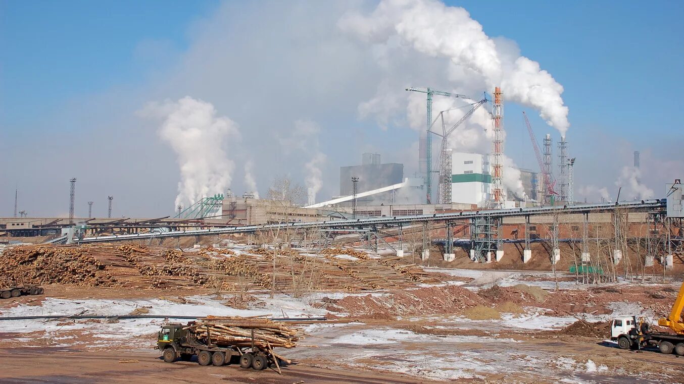 Ну все заводи. Завод Илим в Братске. Илим-Братский ЛПК-Братск. Братский лесопромышленный комплекс, Братск. Выбросы БЛПК В Братске.