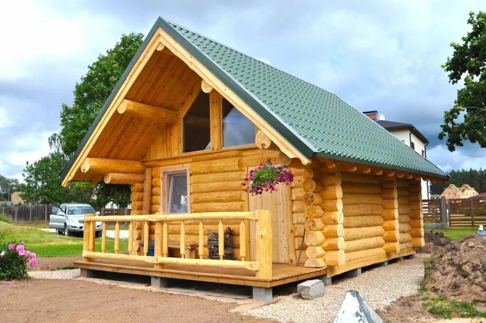 Баня из бревна. Бревенчатая баня 5х4. Баня сруб 4 на 5. Дешевые срубы бань. Срубовая баня из оцилиндрованного бревна.