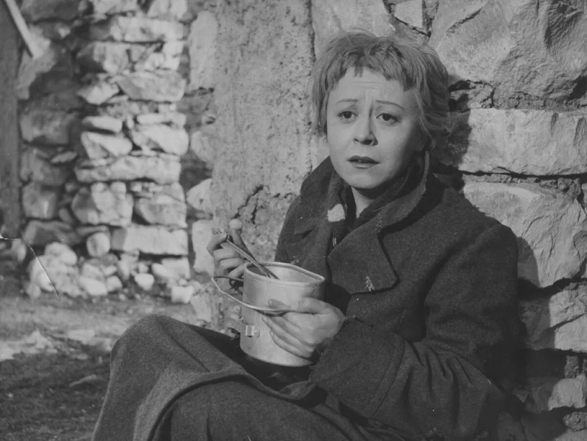 La strada. La strada. Дорога феллини кадры. Федерико феллини дорога. La strada феллини.