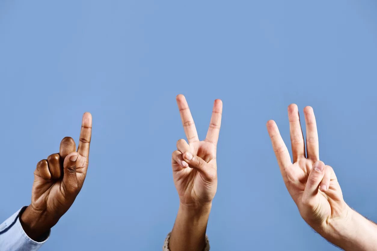 Три руки. Включи разные руки. Картинки человек руки в разных направлениях. Маникюр. Руки разных цветов.