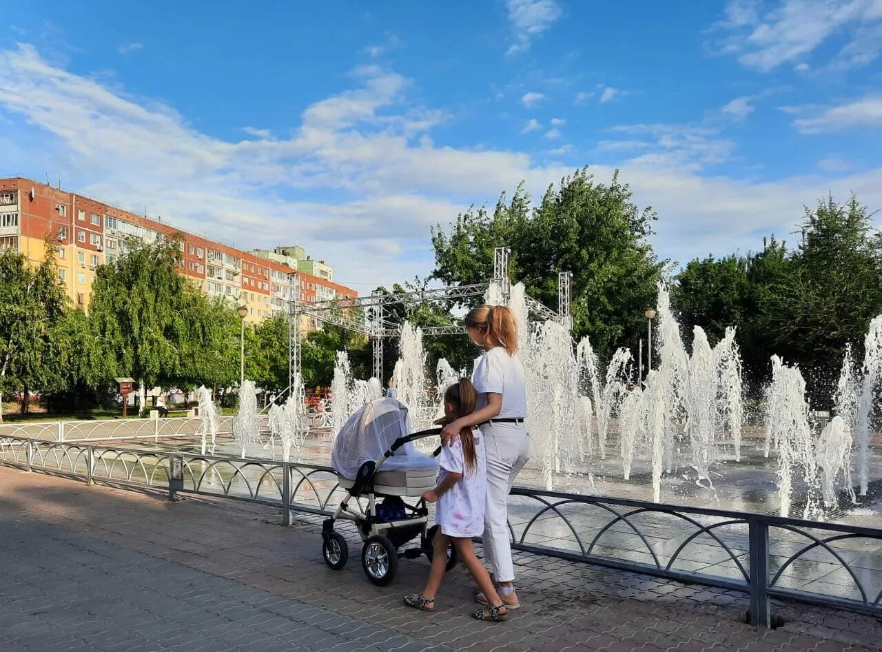 Год семьи в волгоградской области. Парк семейный Волгоград. Парк семейный Волгоград Дзержинский район. Семейная фотосессия Волгоград. Волгоград фото.