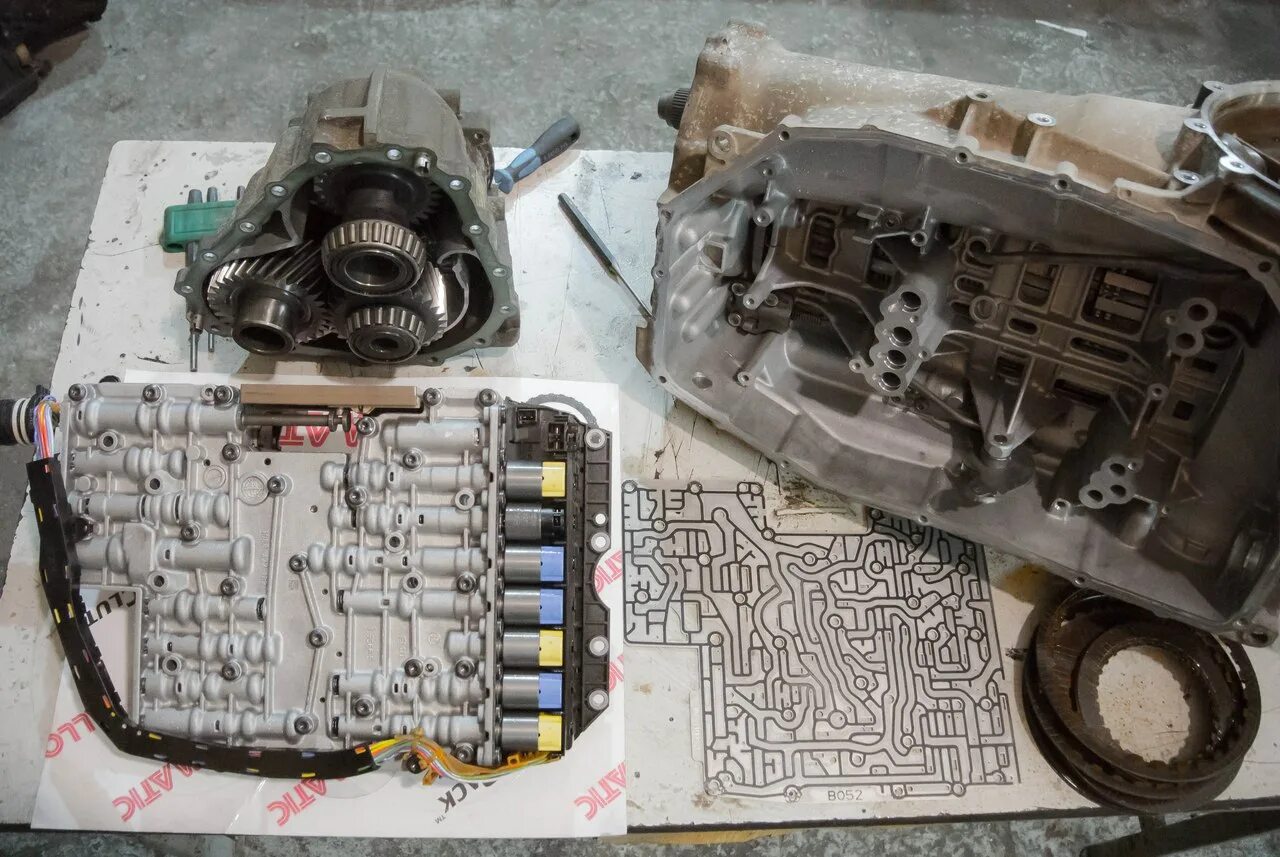 Рывки при переключении передач. АКПП 8hp65a. Коробка пинается. Пробуксовка АКПП С 2 на 3. Пинается АКПП.