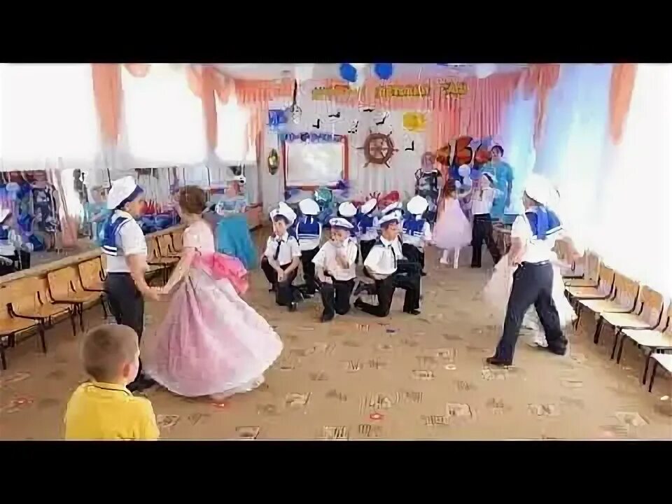 Картинки дети танцуют вальс на выпускном. Вальс выпуск детский сад. Трогательный вальс в детском саду 2023. Вальс детский сад видео. Трогательный вальс в детском саду 2023.