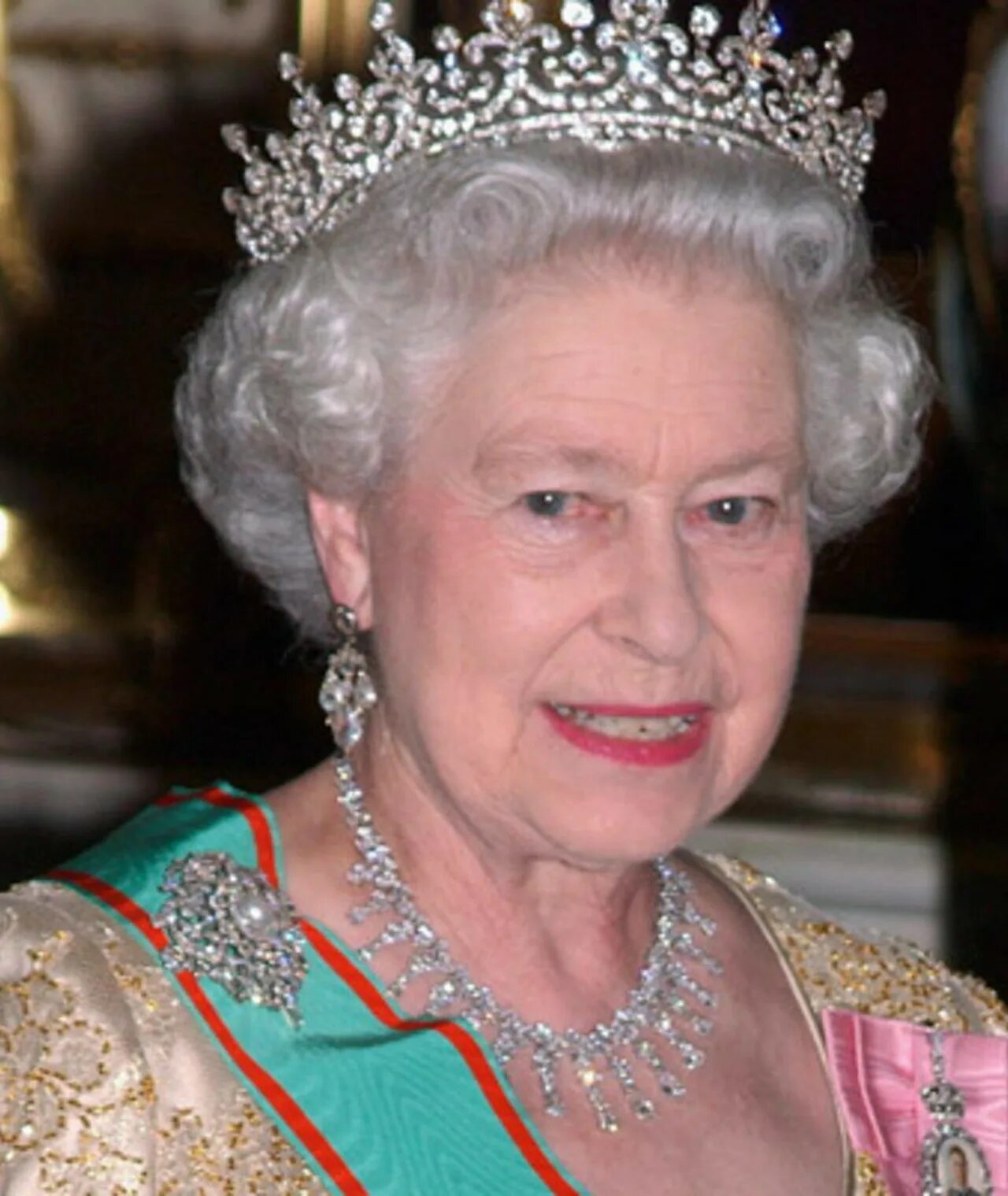 To one of the queen. To one of the queen. To one of the queen. Элизабет 2. To one of the queen.