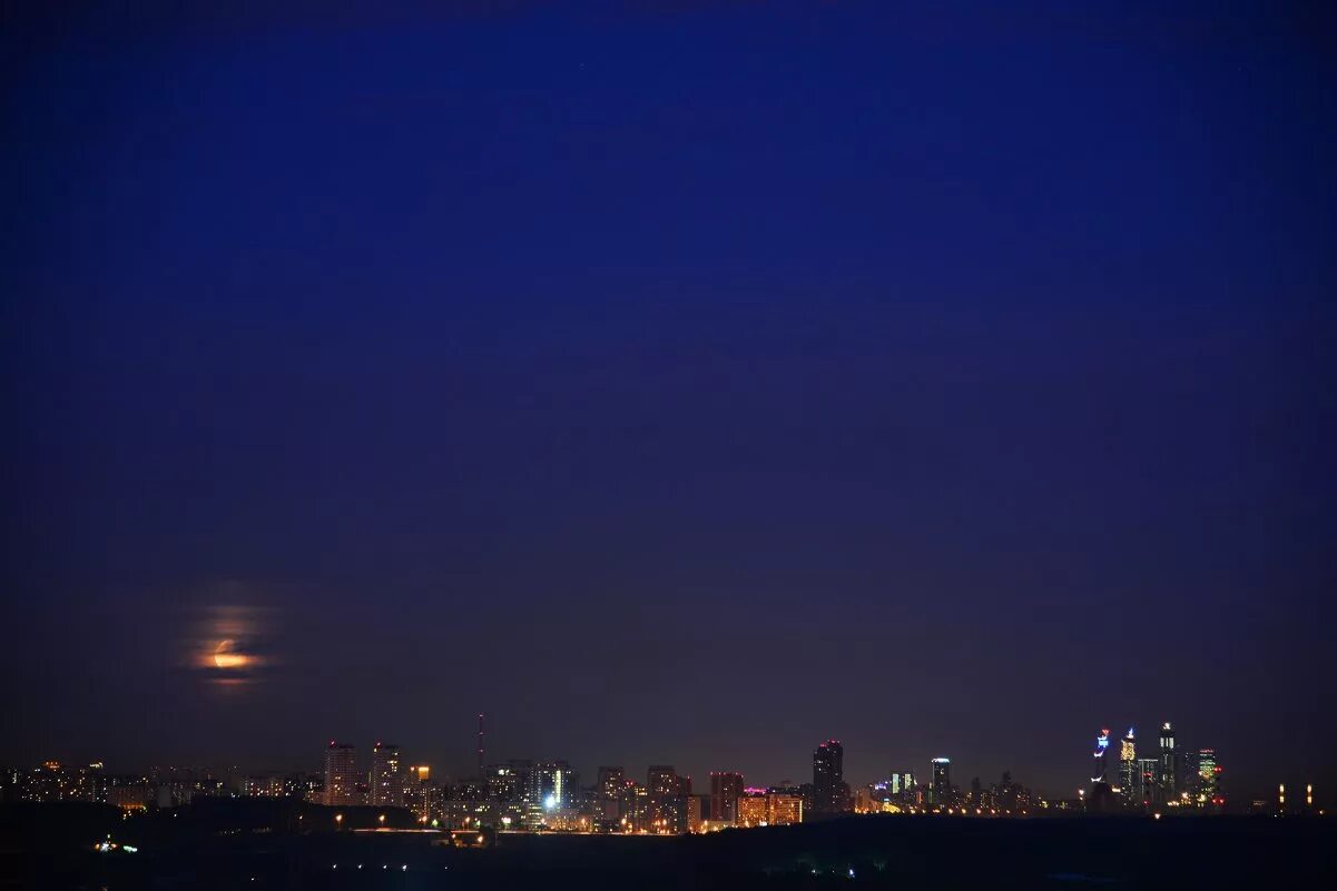 Sky москва. Ночное небо Москвы. Небо ночь Москва. Звездное небо над Москвой. Небо над Москвой.