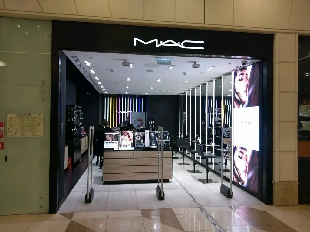 Mac shop ru. Mac магазин косметики. Косметика Mac в Санкт-Петербурге. Mac фото магазина. Mac ТЦ Европейский.