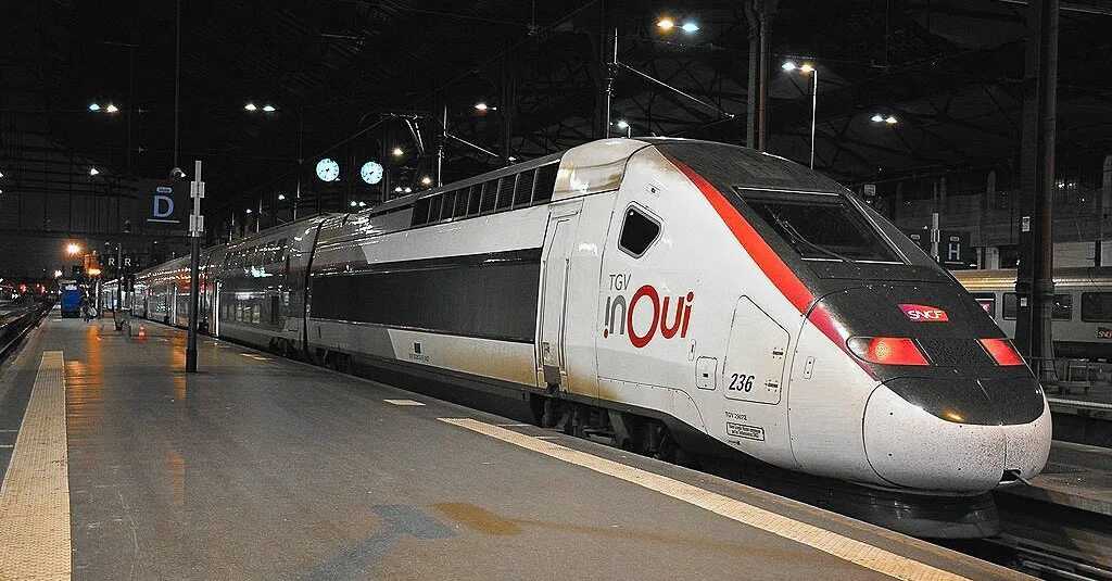 Поезд tgv франция. Скоростные поезда канады. Париж лион поезд. Париж лион поезд. Поезд на париж.