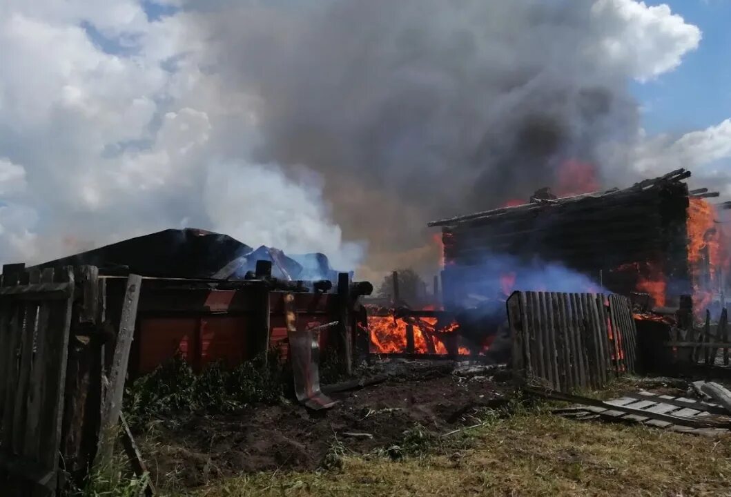 Пожар в Карсуне. Пожар в старой Кулатке. Пожар в Карсуне вчера. Пожар в Карсуне сегодня.