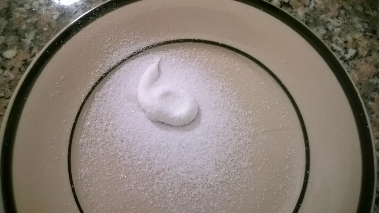 черные точки соль. маска для волос из соды. средство от черных точек. маски с содой от прыщей и черных точек. коричневые крапинки в манке.