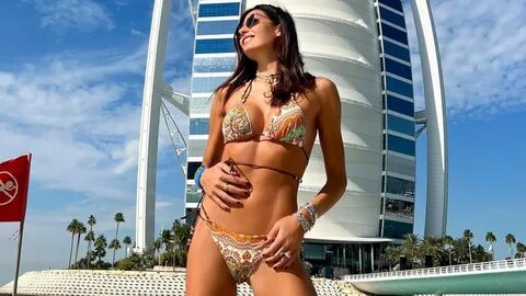 In a bikini in winter: Elisabetta Gregoraci’s bikini for beach holidays. 