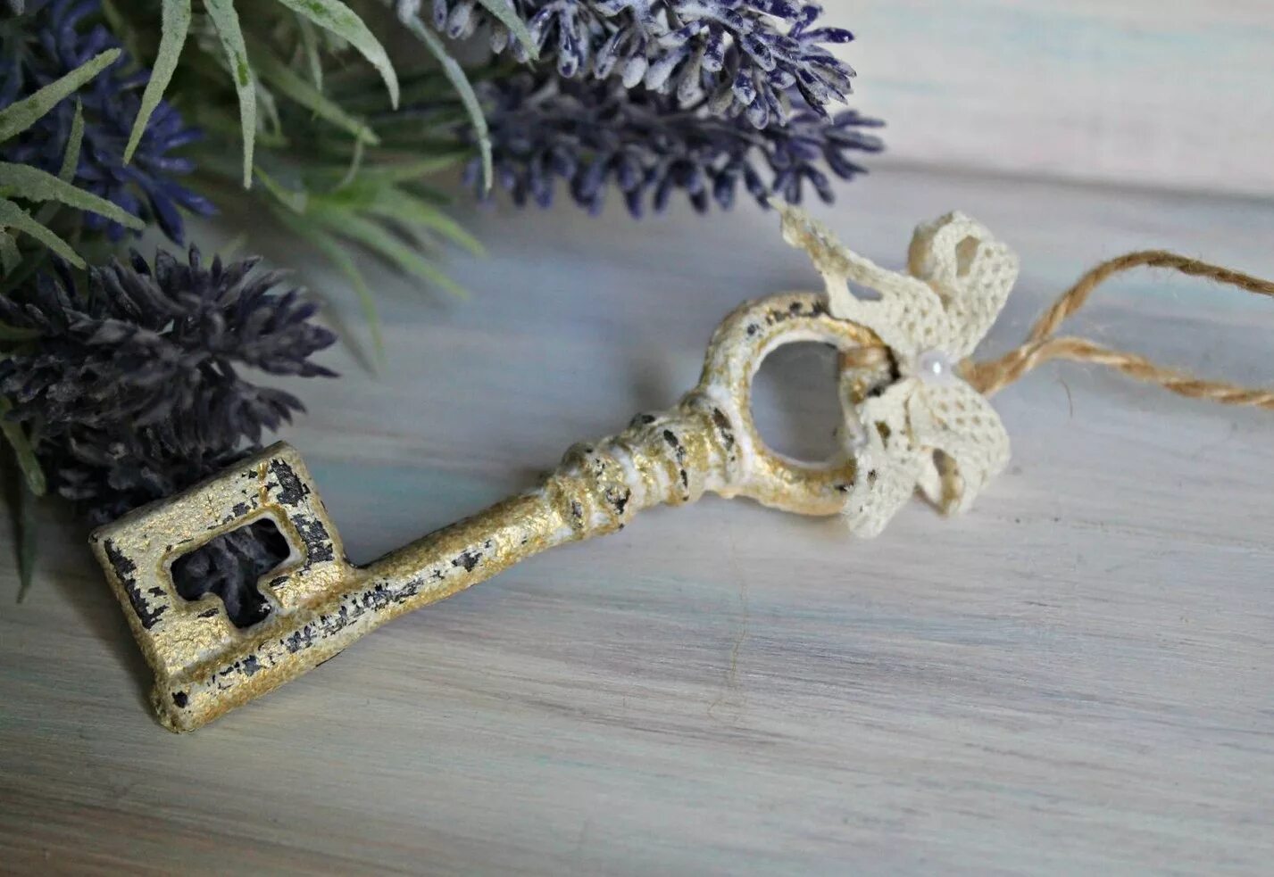 ключик от сердца. сердце с ключиком. елочная игрушка ключ. сувенир в виде ключа. терпение это ключ который открывает все двери.