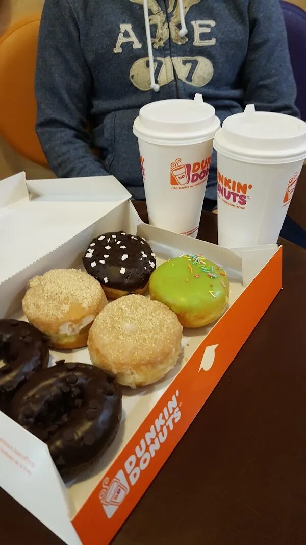 Пончики dunkin donuts. Донатсы адреса. Dunkin donuts в америке. Данкин донатс. Дункан дональдс пончики.