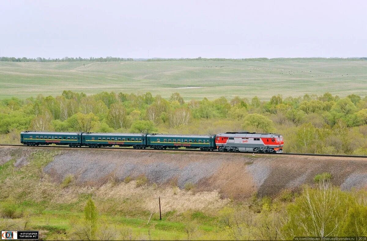 Станция большая речка. Поезд калина красная барнаул бийск. Большая речка бийск поезд. Чс4 с пассажирским поездом. Калина красная поезд.