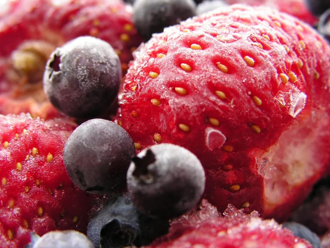 Замороженные ягоды и овощи. Фрукты. Фрукты и ягоды. Замороженные ягоды. Быстрозамороженные ягоды.