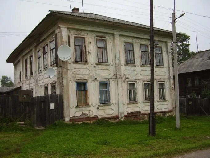 Парфеньево движение первых. Костромская обл парфеньево улица ленина. дом купца парфеньево вольск. парфеньево костромская область улица ленина 22. дом администрации в парфеньево костромской области.