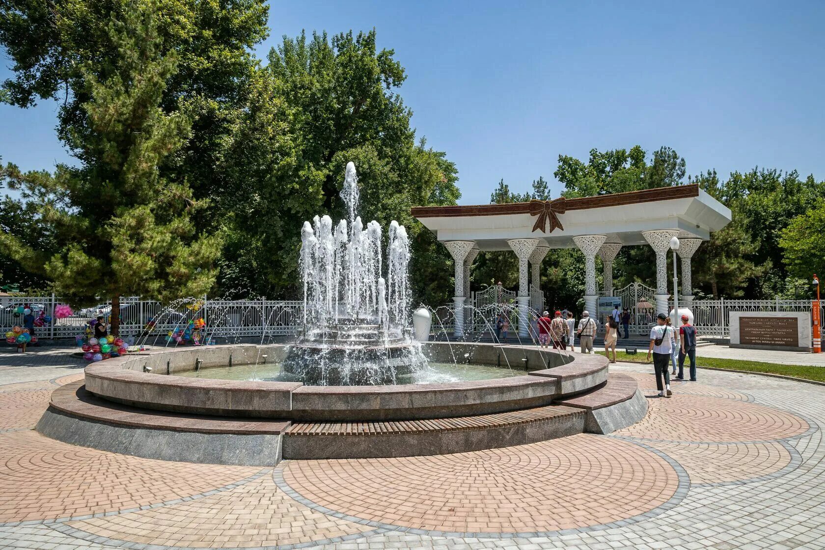 Ташкент германия. Парки Ташкента. Централ парк Ташкент. Ташкент сквер. Ташкентский городской парк.