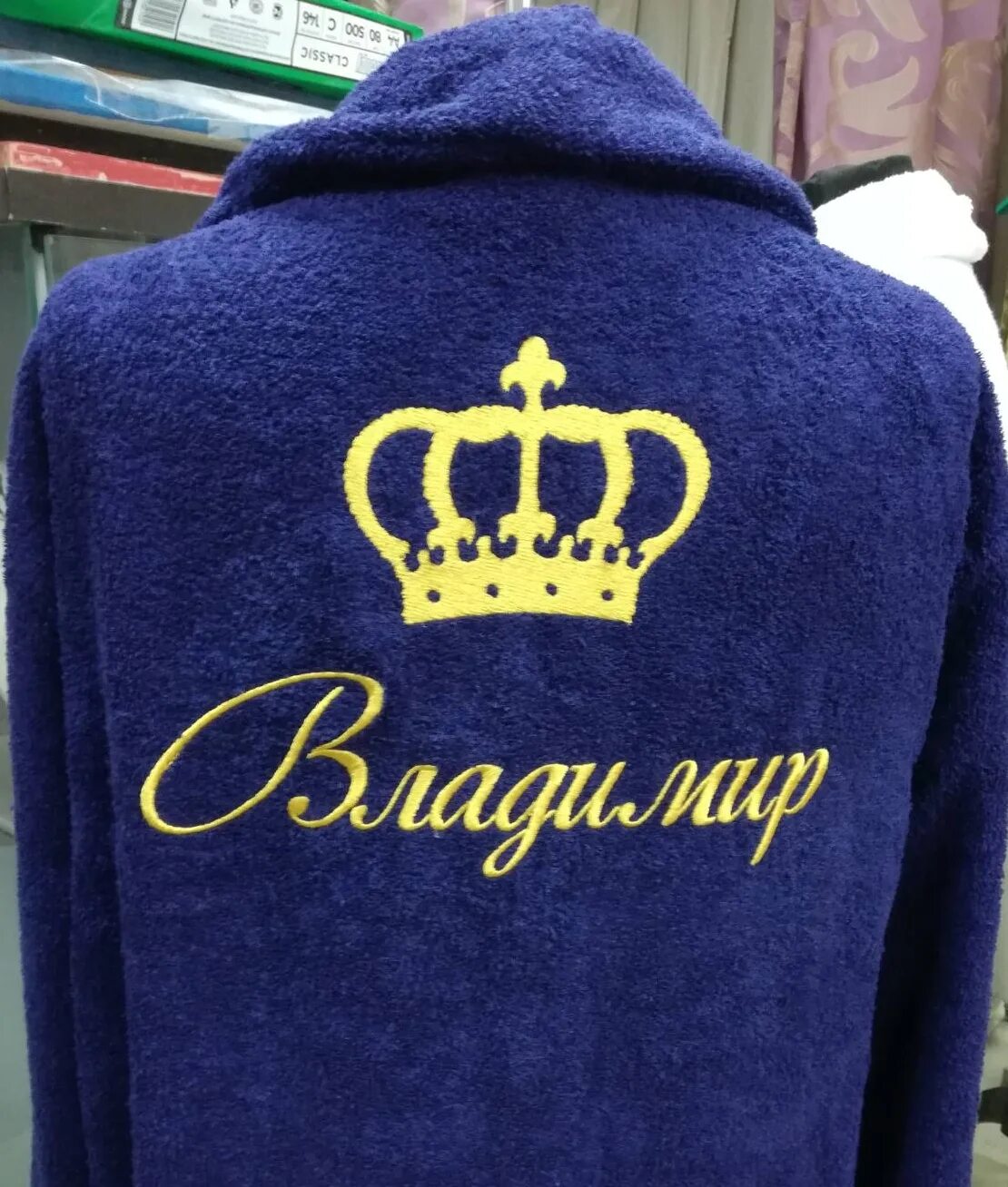 халат с вышивкой. махровые халаты с вышивкой. машинная вышивка на халатах. именной халат москва.