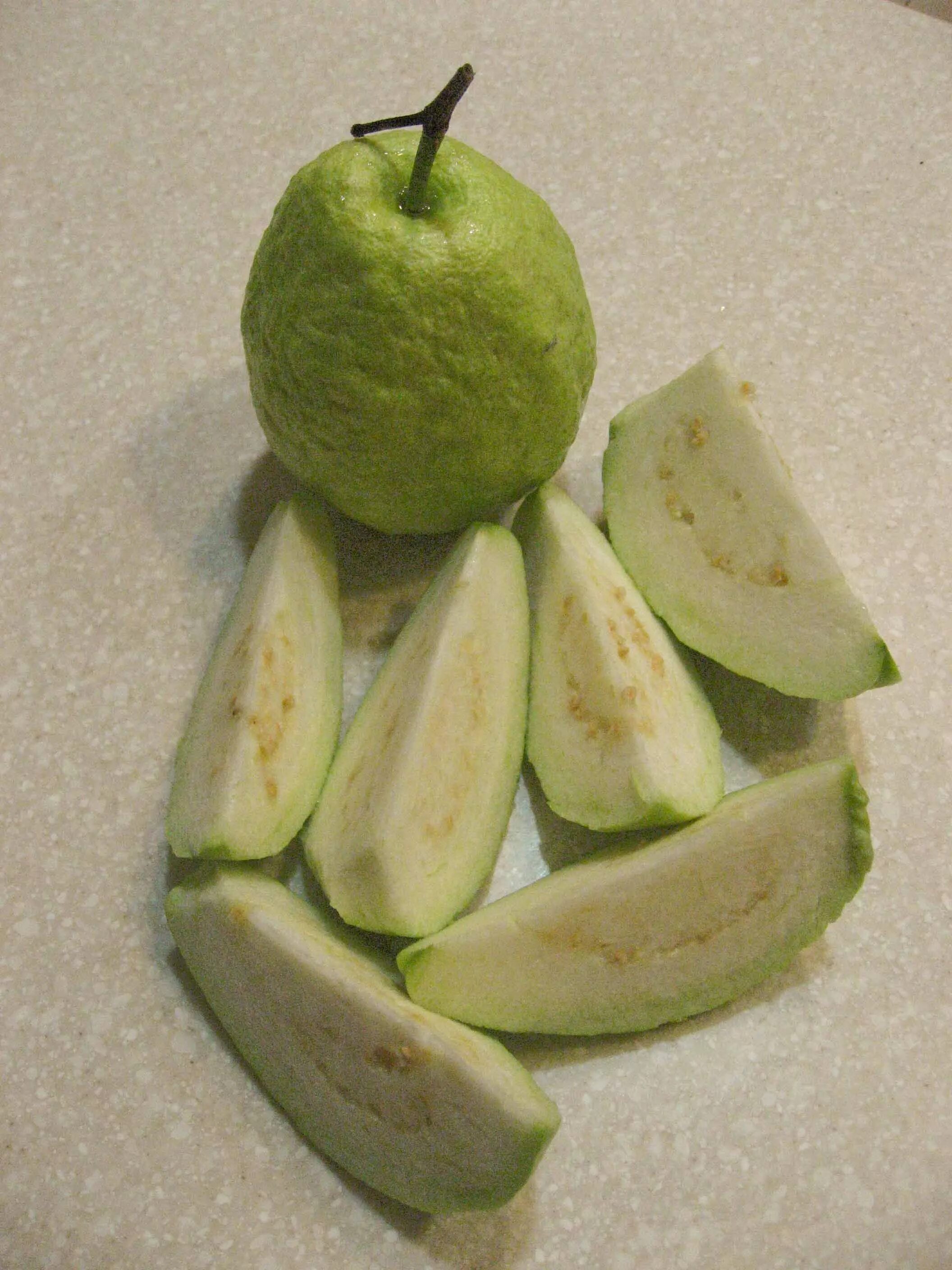 Гуава египетская. Псидиум гуава. Фрукт гуайява. Тропическая гуава. Как выглядит фрукт гуава.