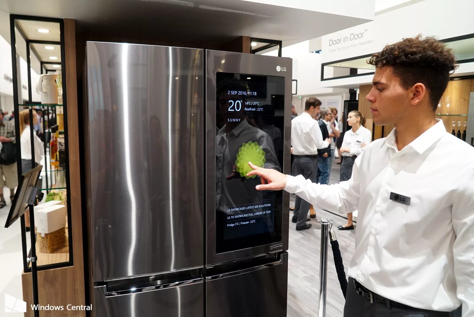 Холодильник lg instaview gc q22ftbkl. Магнитный экран на холодильник. lg fridge with windows 10. instaview.