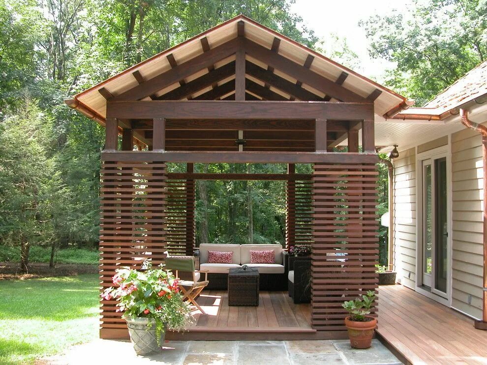 Какие варианты беседок. Wooden Gazebo беседки. Беседка брусовая Gazebos. Пергола патио с мангалом. Небольшая беседка.