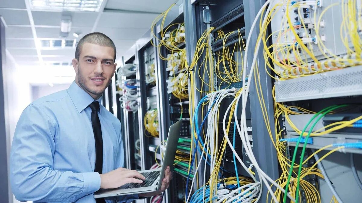 Системный администратор информационной системы. Системный администратор. it специалист. администрирование сети. сетевое и системное администрирование.