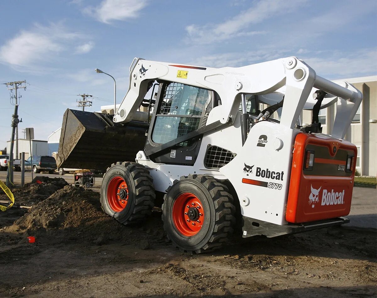 Bobcat s770. Погрузчик с бортовым поворотом Bobcat. Bobcat s530. Бобкэт 770