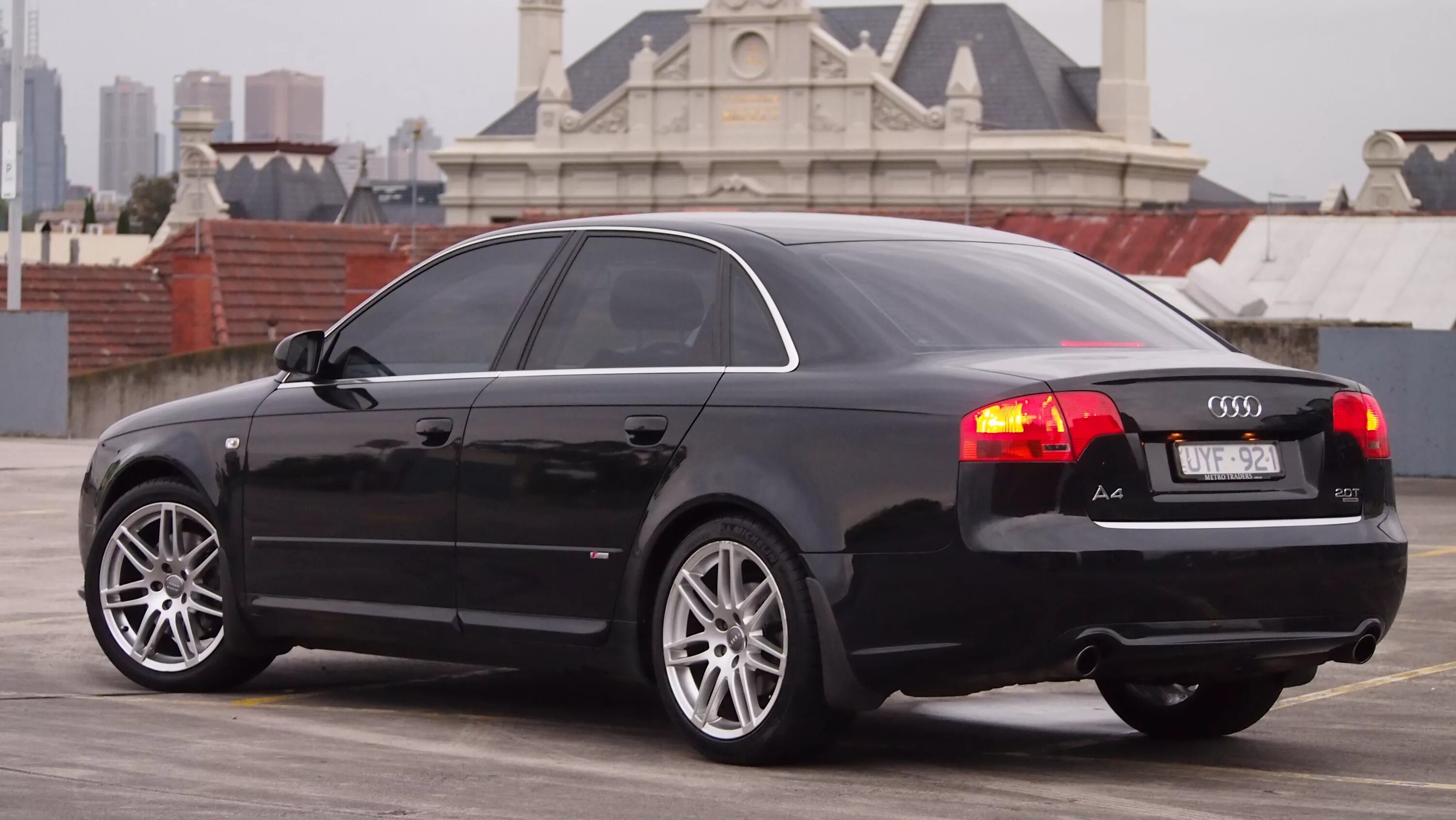 Купить а6 б у. Audi a4 b7 Sline. Audi a4 b7 черные диски. Audi a4 b7 s line. Audi a4 (b7) 2005-2007.