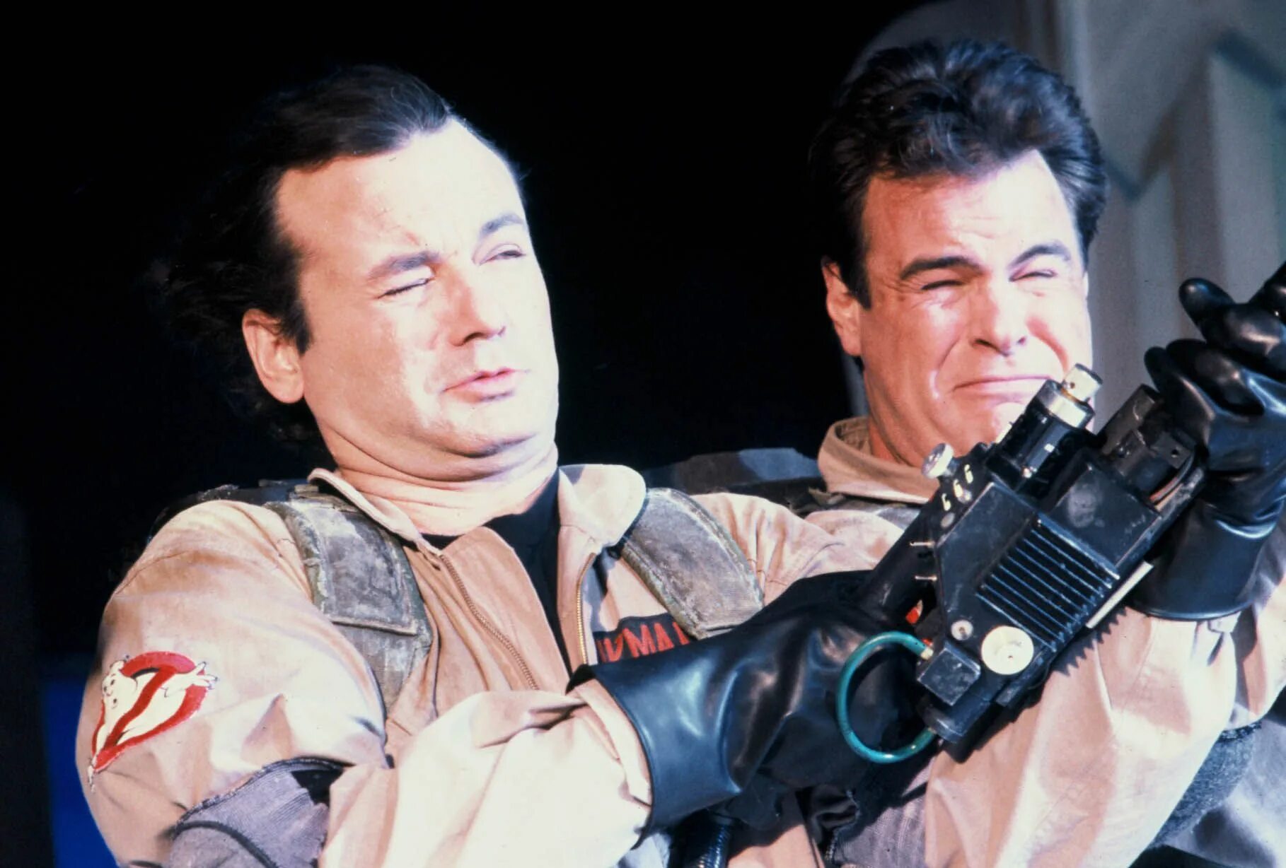 Охотники за ним. Дэн эйкройд 1984. дэн эйкройд охотники. ghostbusters, 1984 билл мюррей. дэн эйкройд охотники за привидениями.