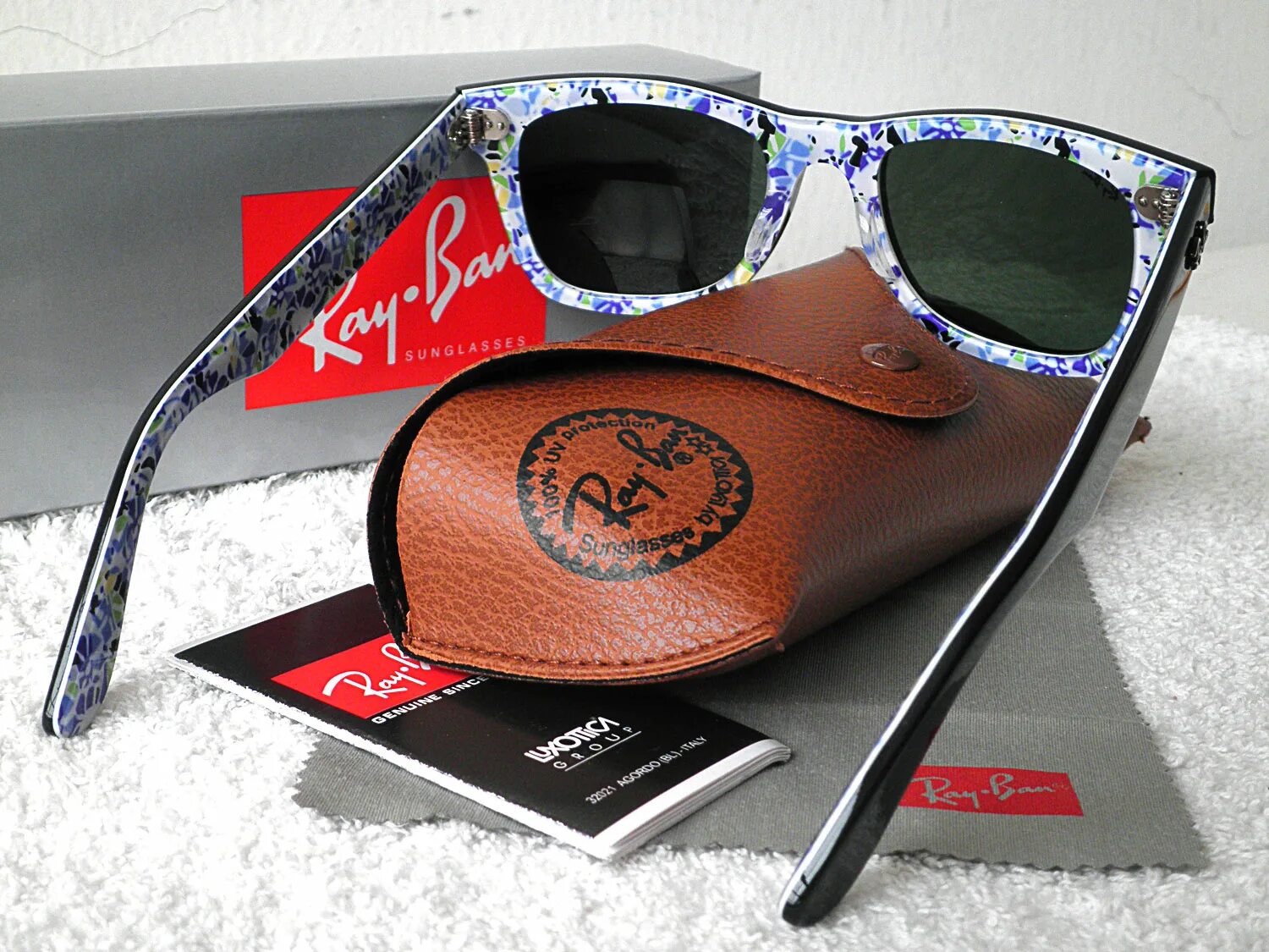 Официальные очки ray ban. Ray ban 2135. Ray ban Постер. Ray ban реклама. Ray Bab коллоборацмя с Феррари.