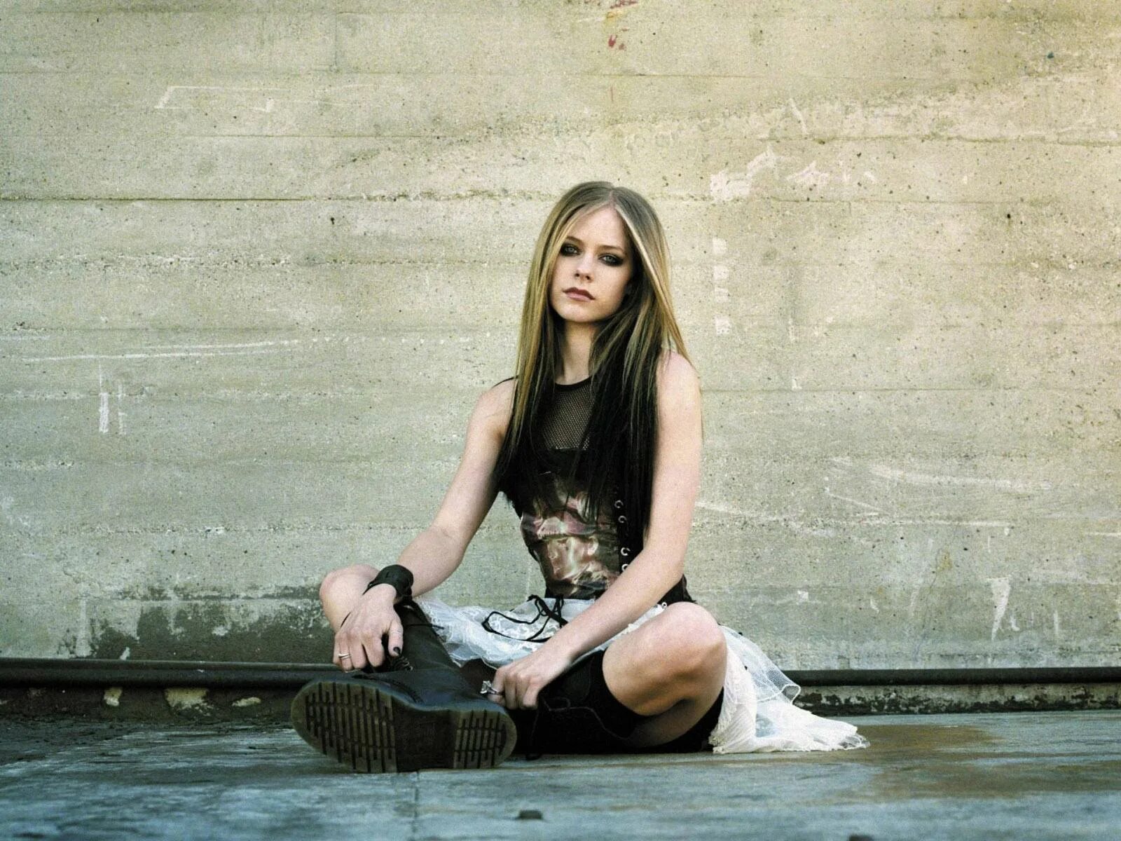 Аврил Лавин. Аврил Лавин 2000. Аврил Лавин 2007. Avril Lavigne фотосессия. Будь жестче с девушками