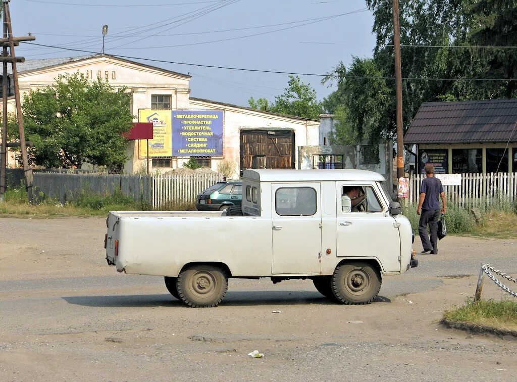 Автомобиль в омской области с пробегом. Омск автомобили. Редкие машины в Омске. Редкие американские машины в Омской обл. Сылка машин в Омская области.