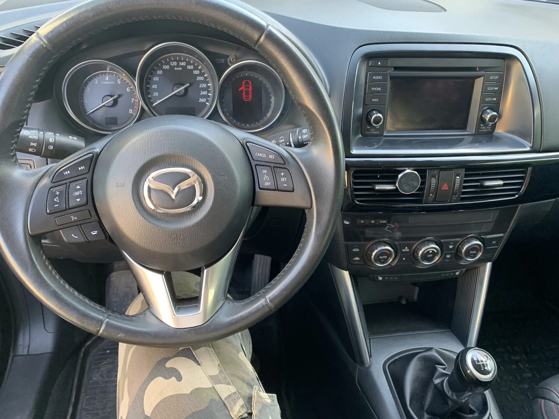 Mazda cx5 drive2. Держатель для телефона Mazda CX-5. Панель Мазда сх5 2013. Мазда сх5 праворульная. Управление маздой сх 5