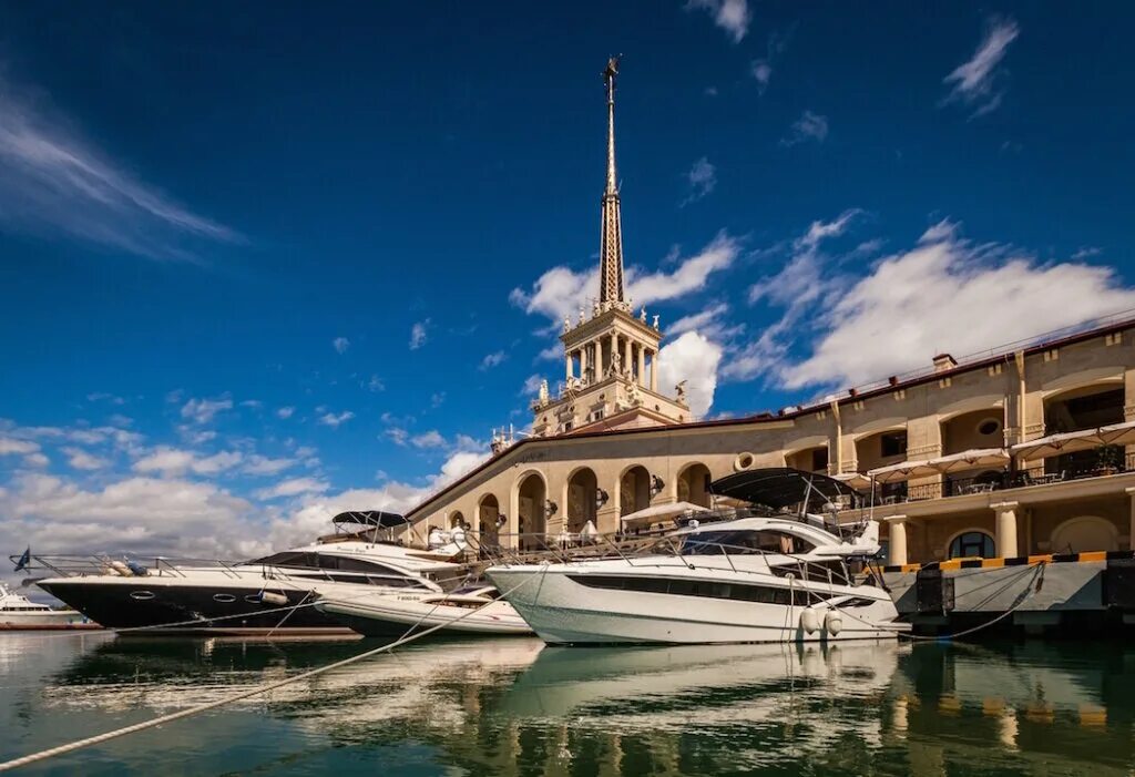 Sochi travel. морпорт сочи. город сочи. пслух красная поляна. морвокзал сочи.