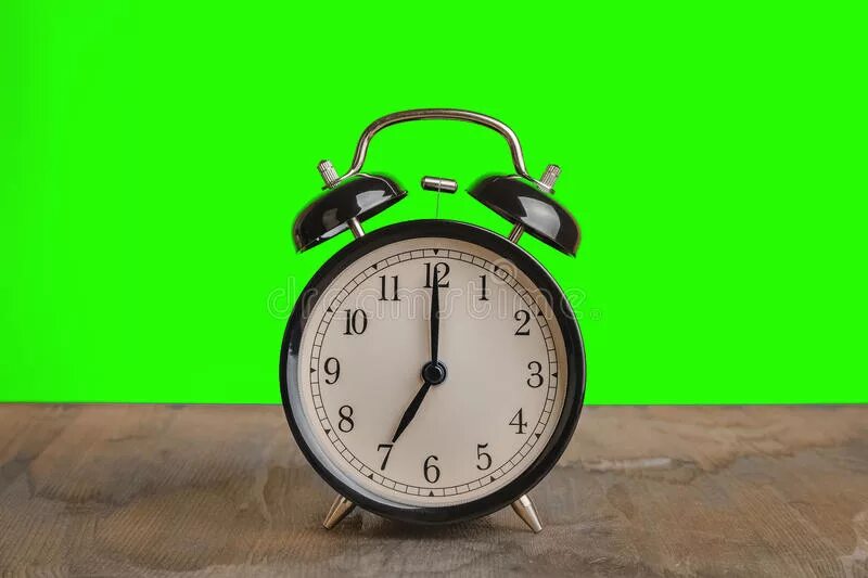 She breakfast at 7 o clock. Будильник металлический математический. Алиса будильник на 7 00 утра. It s Seven o Clock. 7 O'Clock.