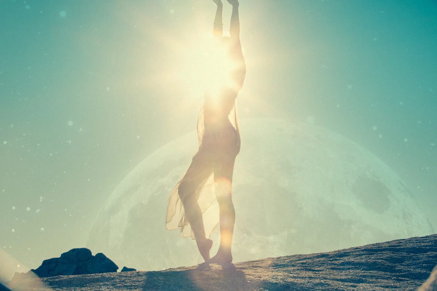 Слушать счастье внутри. Елка грею счастье внутри. Счастье внутри нас самих. Счастье внутри меня. Грею счастье ёлка.