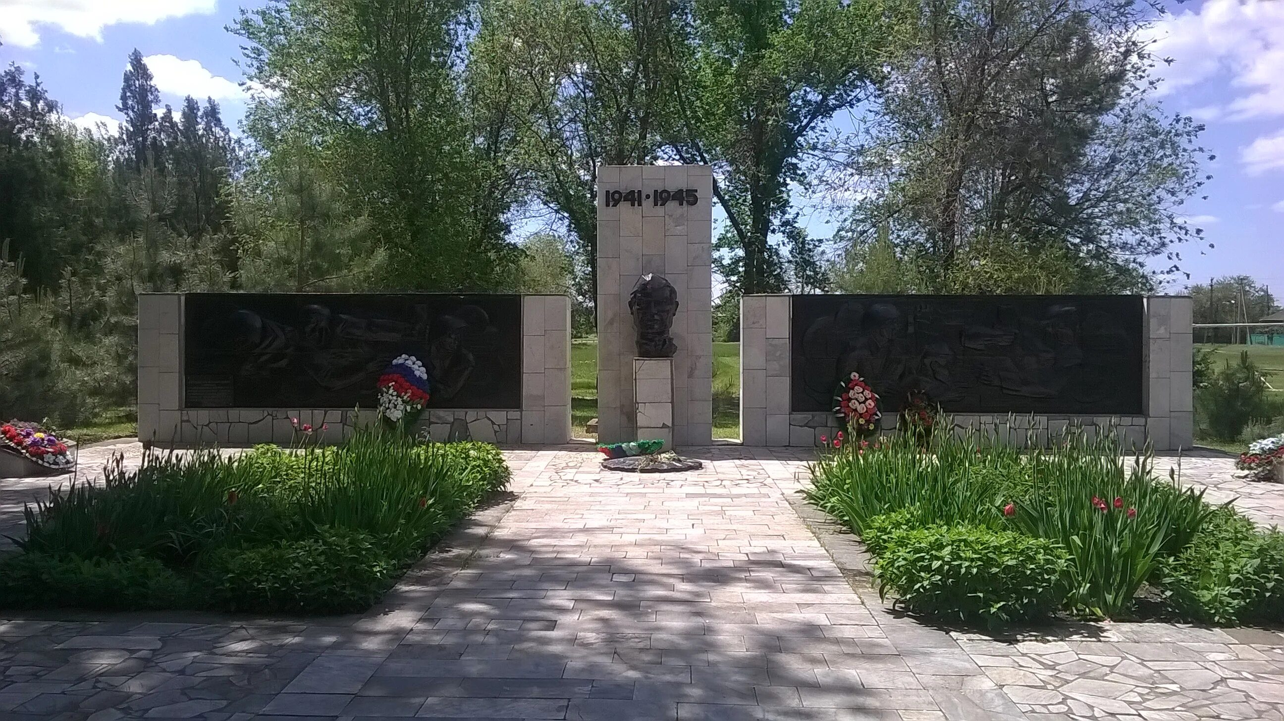 Станица Николаевская Константиновский район мемориал. Станица Николаевская Ростовская область Константиновский район. Станица Богоявленская Константиновский район Ростовская область. Мемориальный комплексы Ростовской области. Погода станица николаевская константиновского ростовской