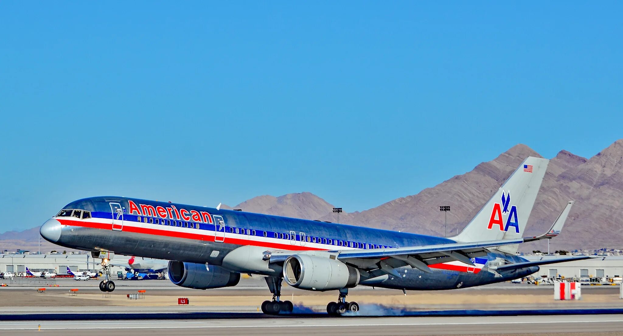 Boeing 757 American Airlines. Boeing 757-223. American Airlines рейс 77 (Boeing 757. Боинг 757 Крит. Рейс american airlines