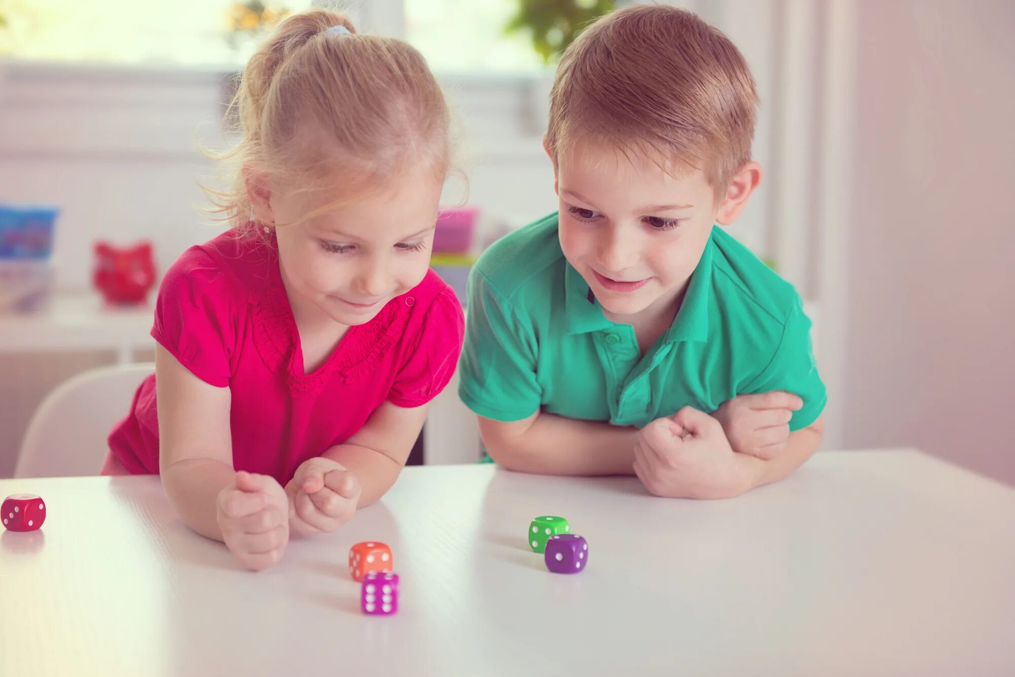 Play with any. Внимание дети фото. Ельчик игра. Растущий Кристалл для детей видео. Child playing on Table.