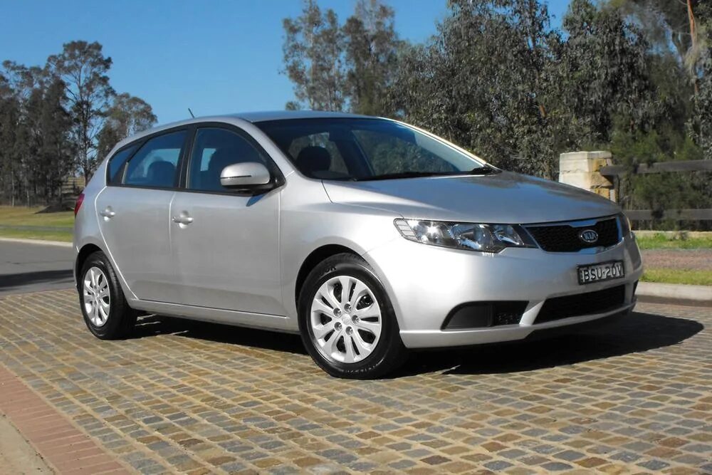 Сколько киа серато. Киа Серато 2011. Kia Церато 2011. Kia Cerato Hatchback 2011. Киа Церато 2011 хэтчбек.