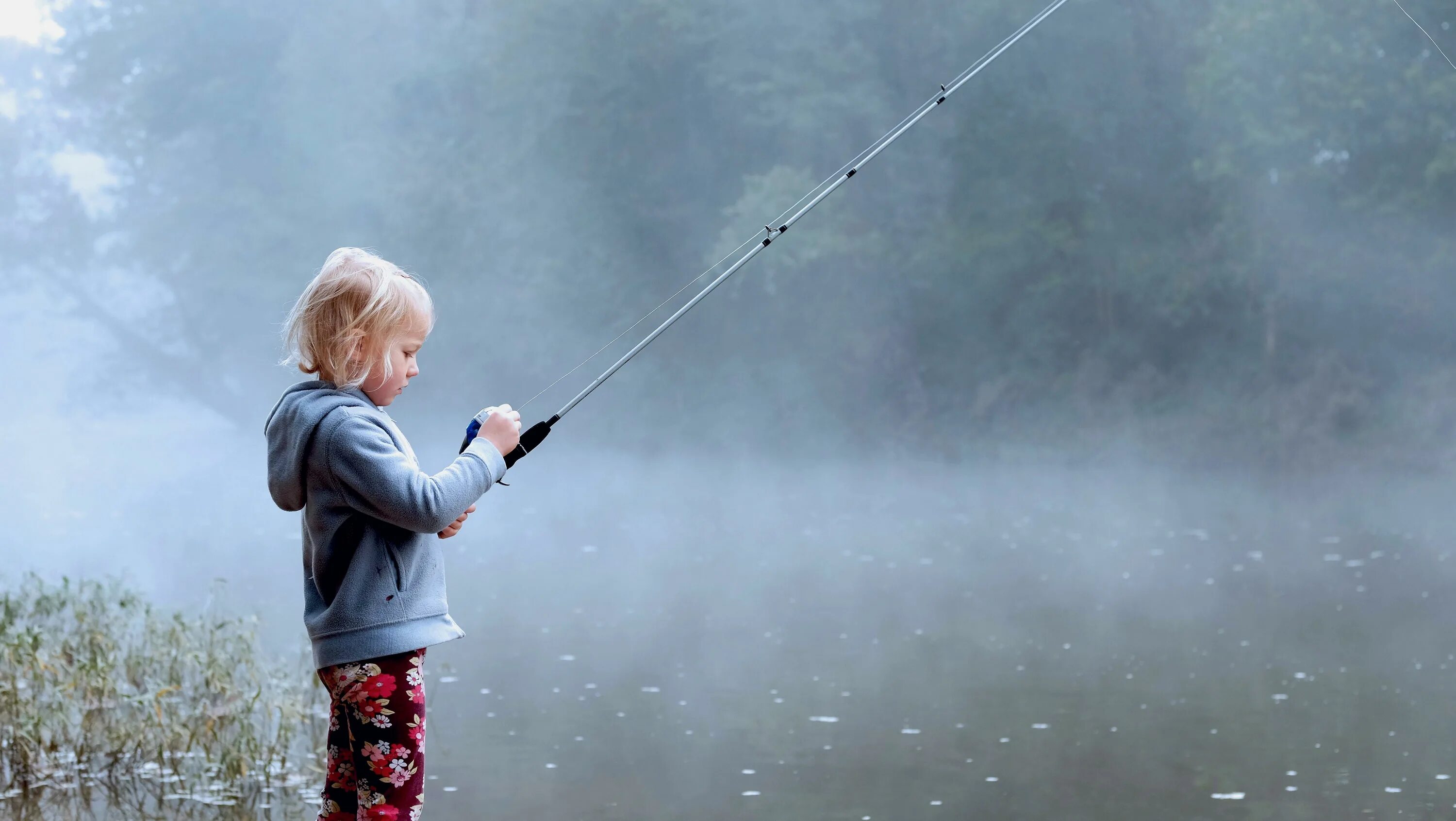 Удочка для детей. Мальчик с удочкой. Удить рыбу. Дети на рыбалке. Ловить рыбу удочкой во сне для женщины