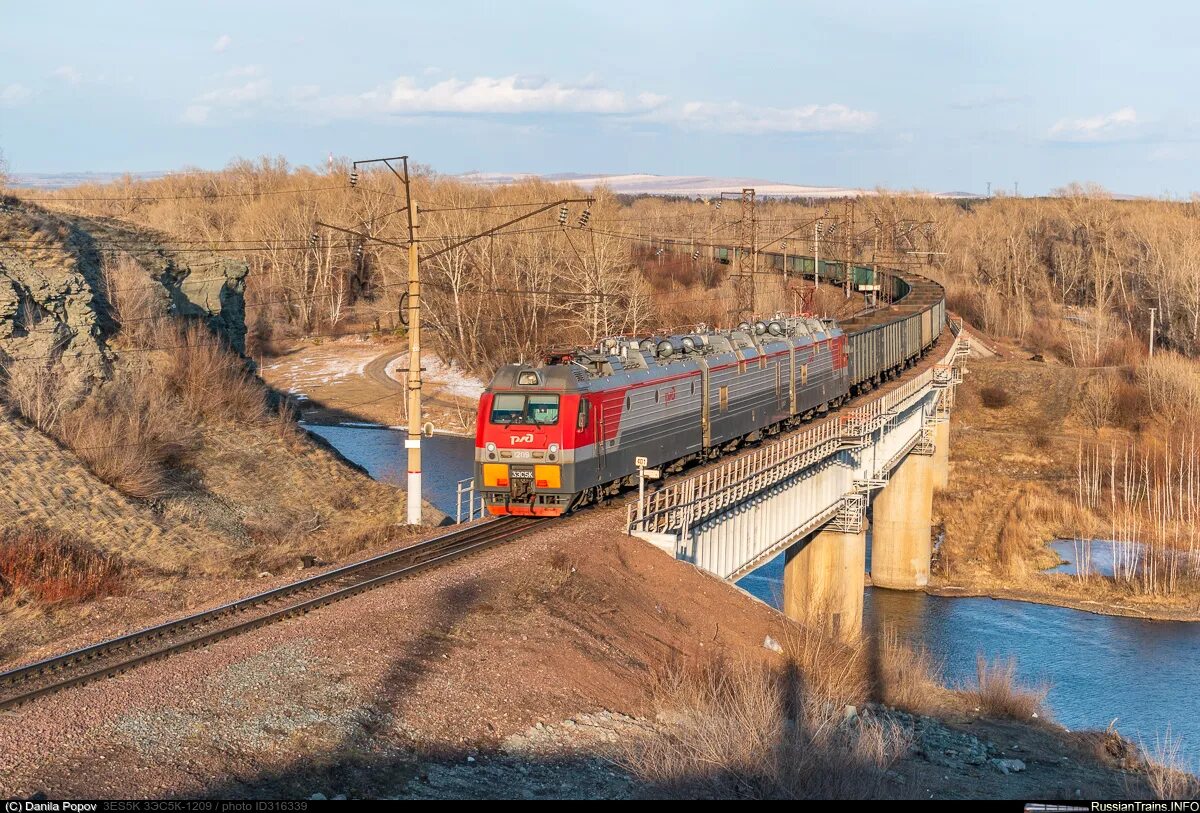 Парк грузовых локомотивов Красноярской железной дороги пополнили современные эле