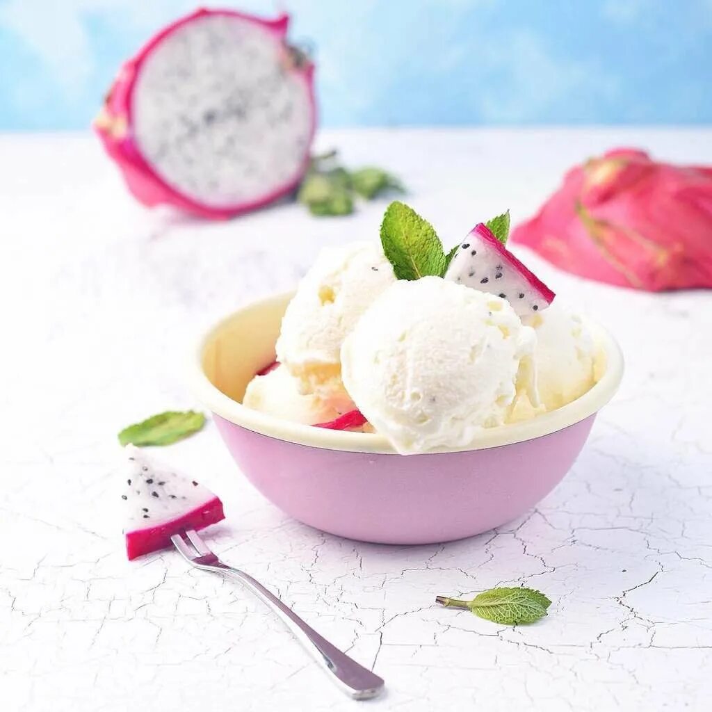 мастерская мороженого джелато. холодное мороженое. айс крим мороженщик. холодное мороженое. мороженое айс крим.