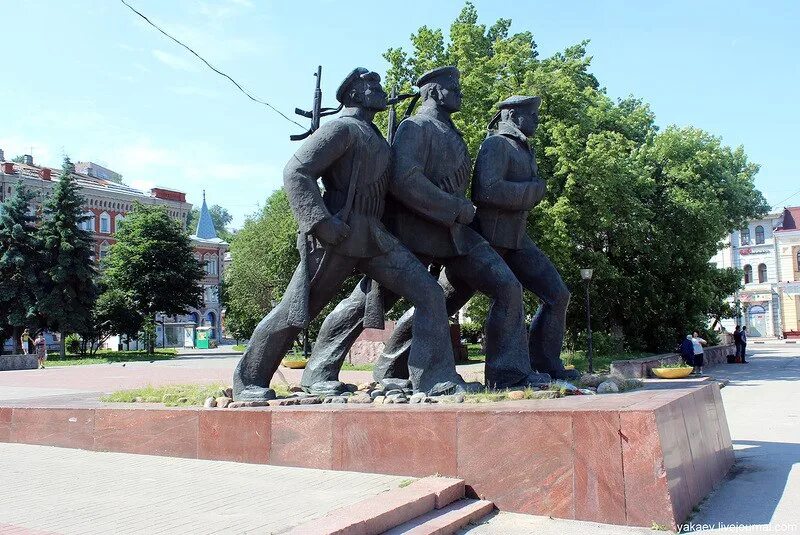 Памятник героям волжской военной флотилии волгоград. Памятник волжской флотилии. Памятник волжской флотилии. Памятник морякам волжской военной флотилии волгоград. Памятник волжской флотилии.