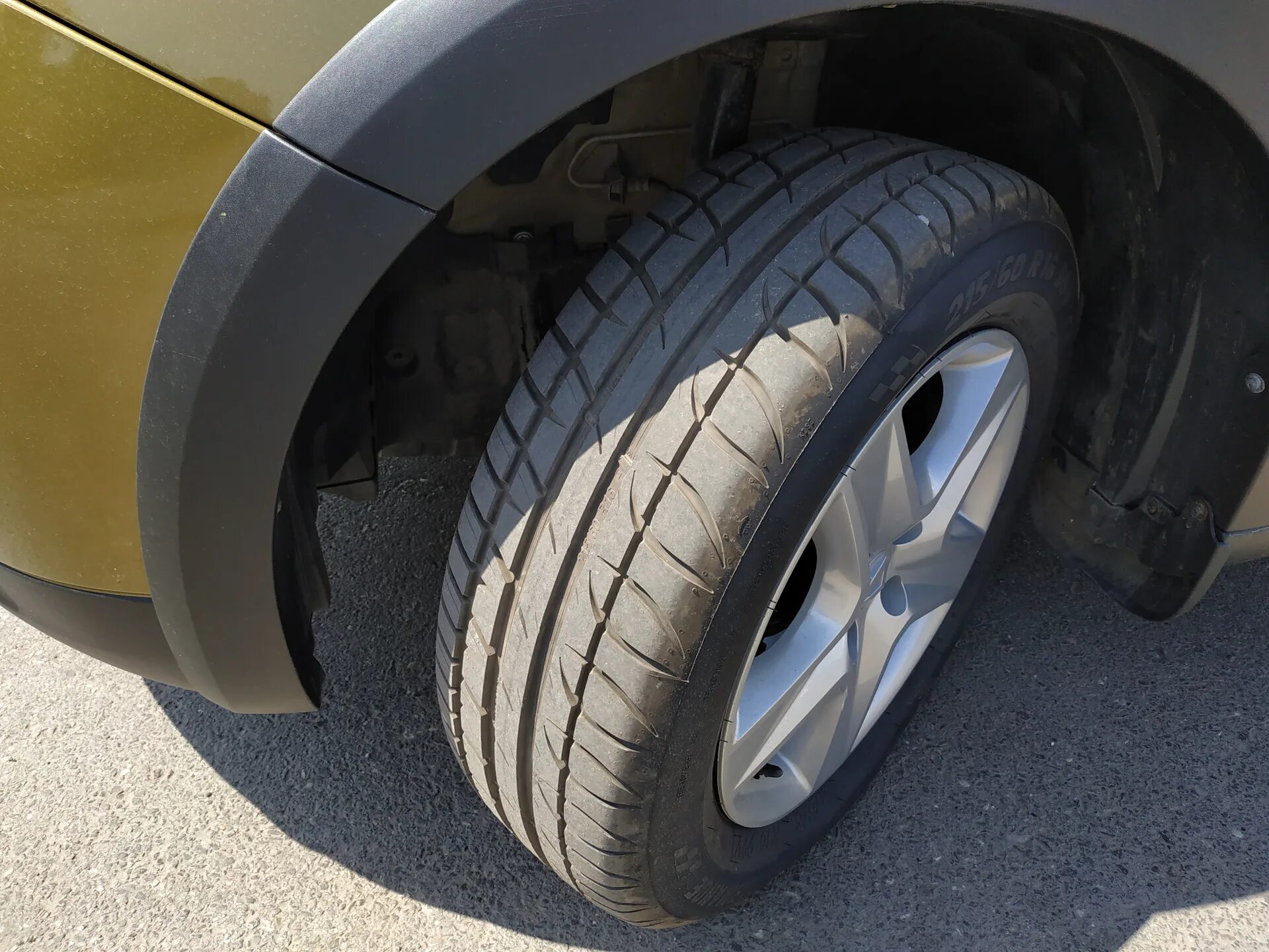 Резина летняя рено логан купить. Tigar High Performance 215/60 r16. 205/60 R16 Renault Stepway 2. 215/65/16 Renault Sandero. Резина 215 55 r16 на степвей 2.