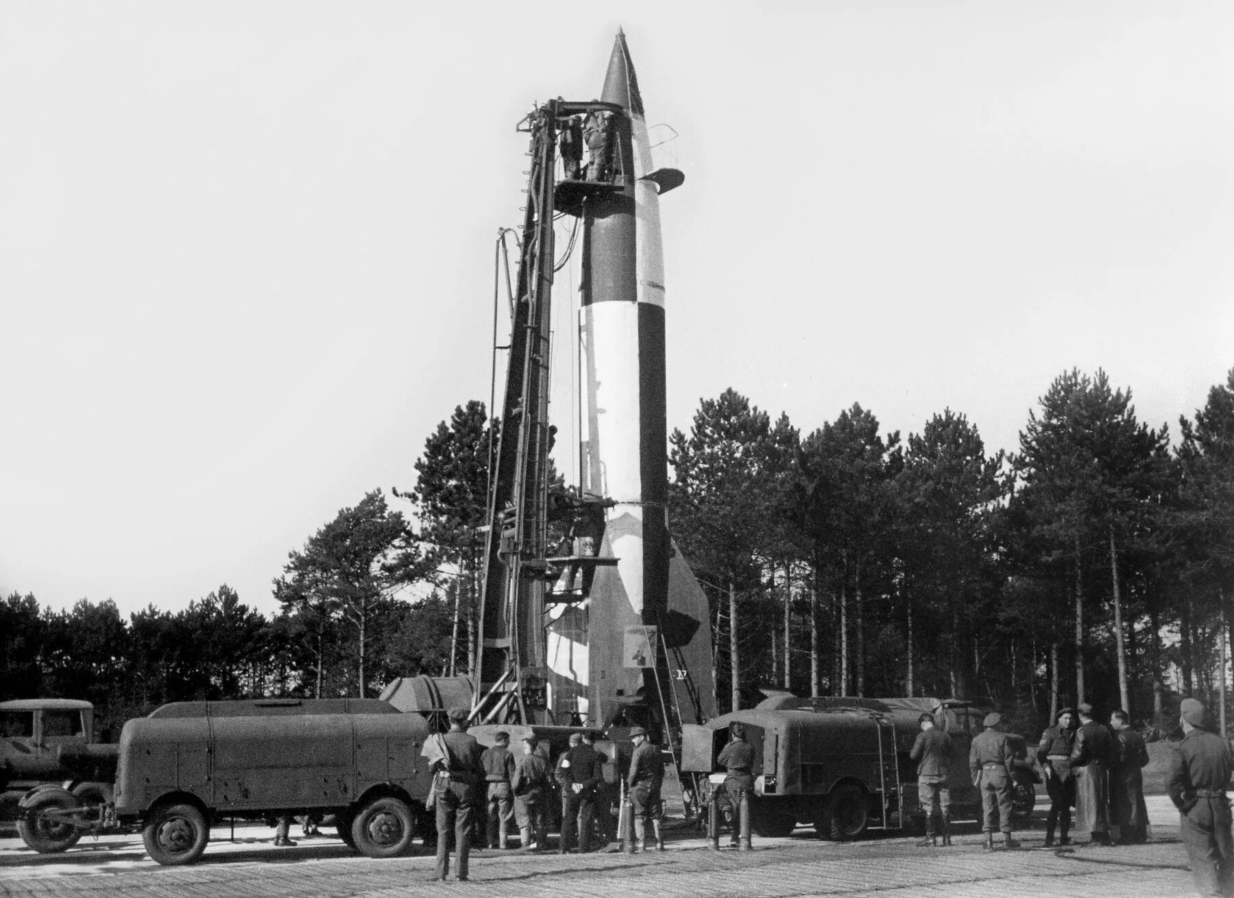 V-2(«фау-2»). Фау-1 баллистическая ракета. Ракета фау 2. Немецкая ракета фау-2. Фау-1 баллистическая ракета.